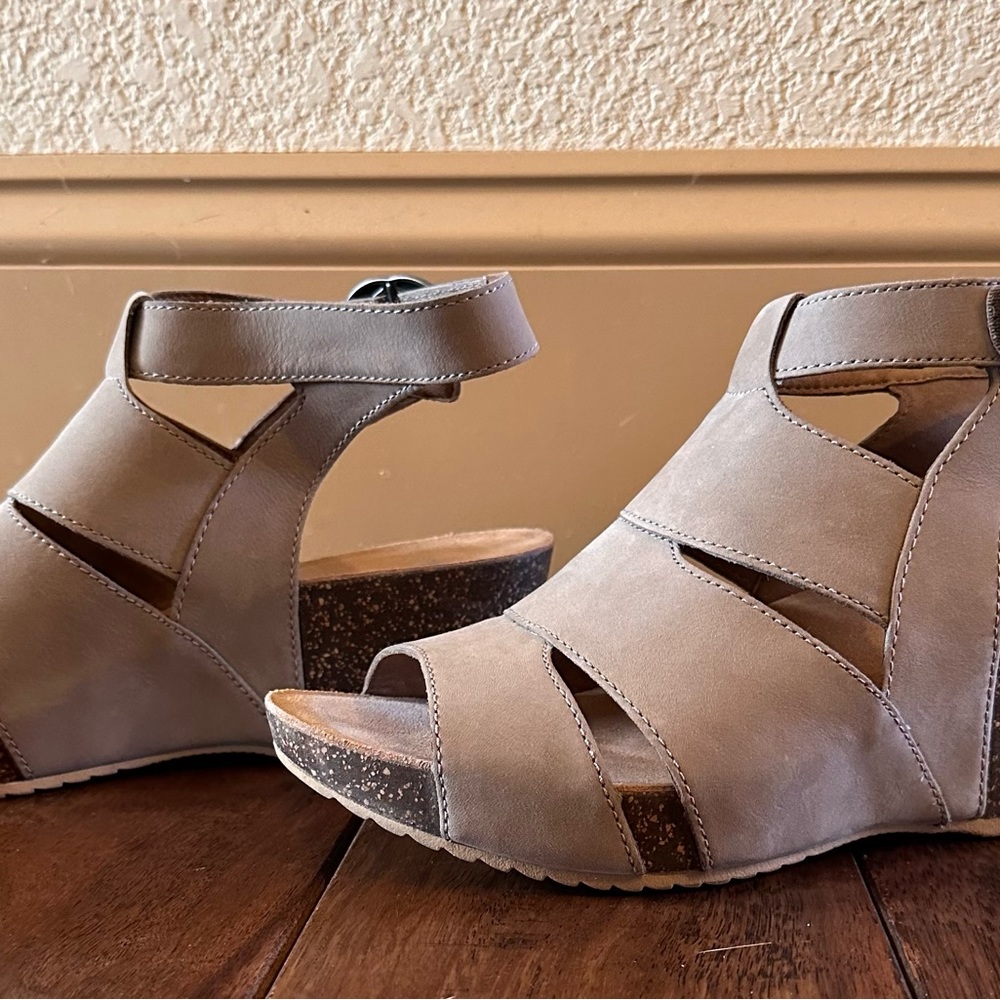 Dansko Wedges!  Size 39